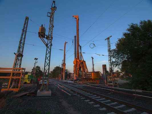 Bohrpfahlarbeiten an den Gleisen