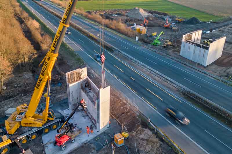 Durchführung der Montage des Brückenwiderlagers an der Autobahn BAB A1
