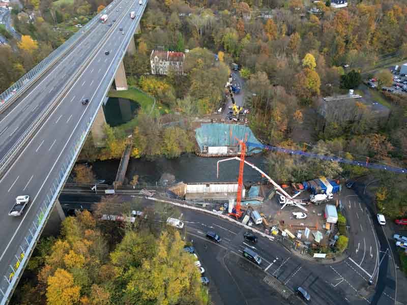 Widerlager stellen und betonieren an der Expressbrücke über die Wupper