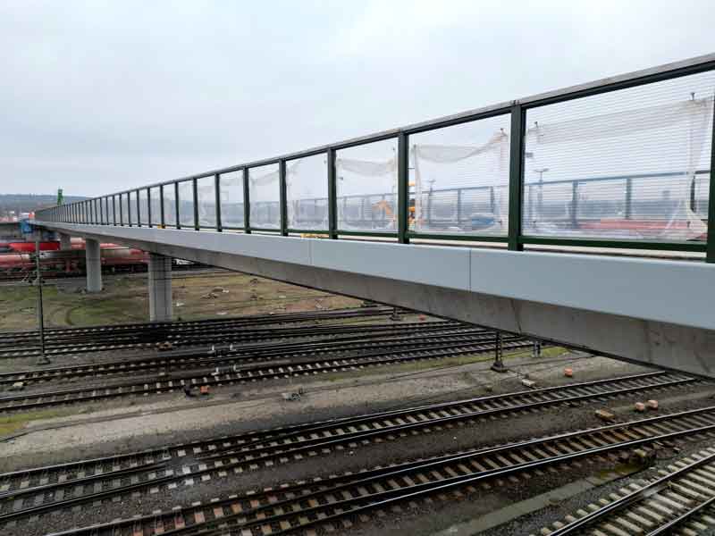 Fertige Kappensanierung der Decaturbrücke über rund 50 Bahngleise